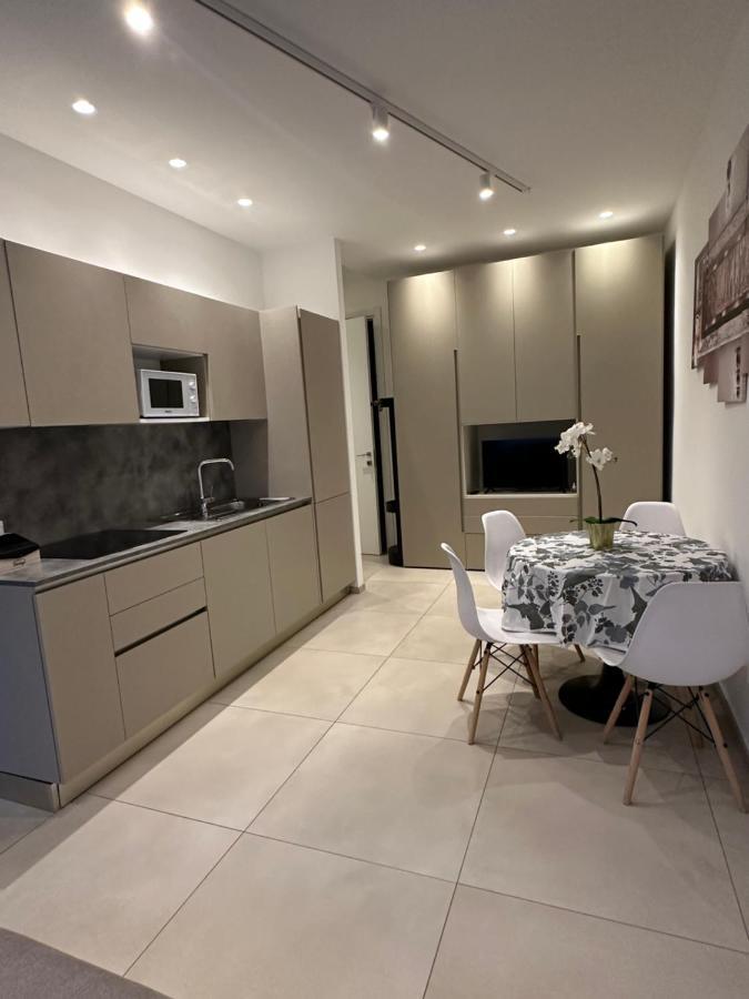 Apartments Ennio Top Class Барі Екстер'єр фото