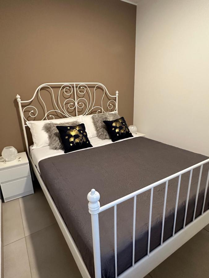 Apartments Ennio Top Class Барі Екстер'єр фото
