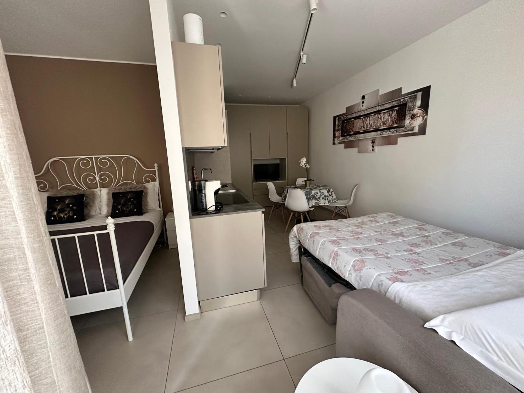 Apartments Ennio Top Class Барі Екстер'єр фото